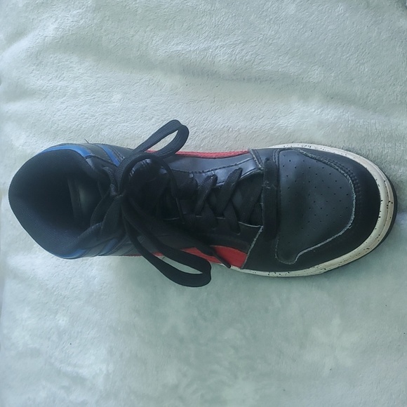 Puma Rebound layup mid cut basketball sneaker - Picture 2 of 4
